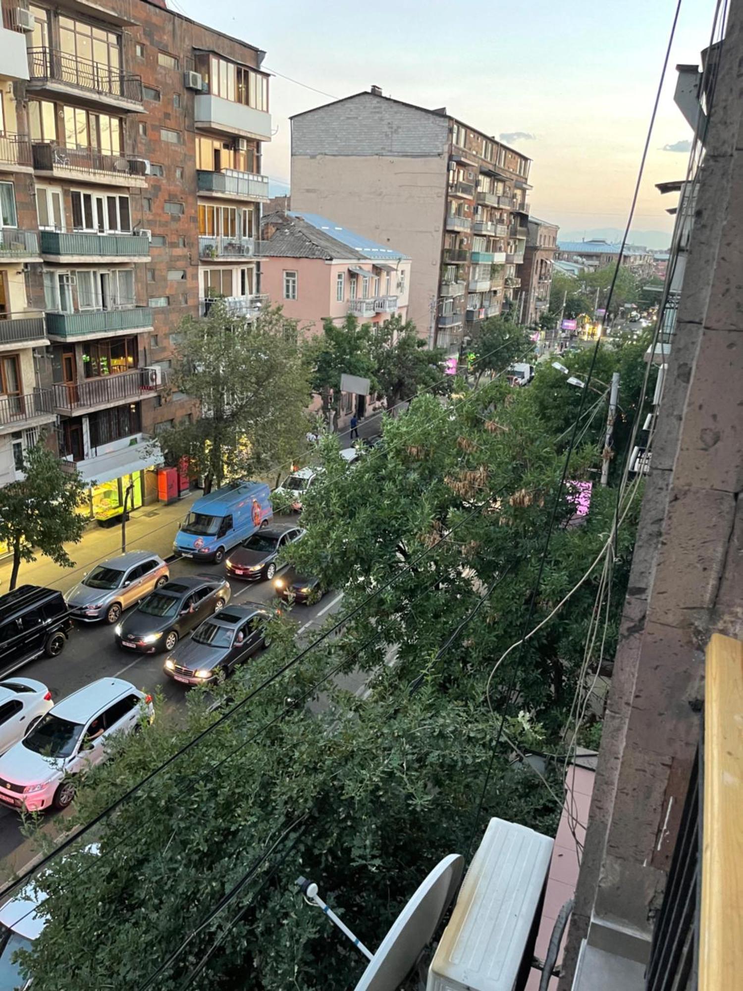 Апартаменти Yerevan Downtown Luxe Екстер'єр фото